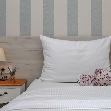 Charming Apartment Tissa With Sea View Makarska Eksteriør billede
