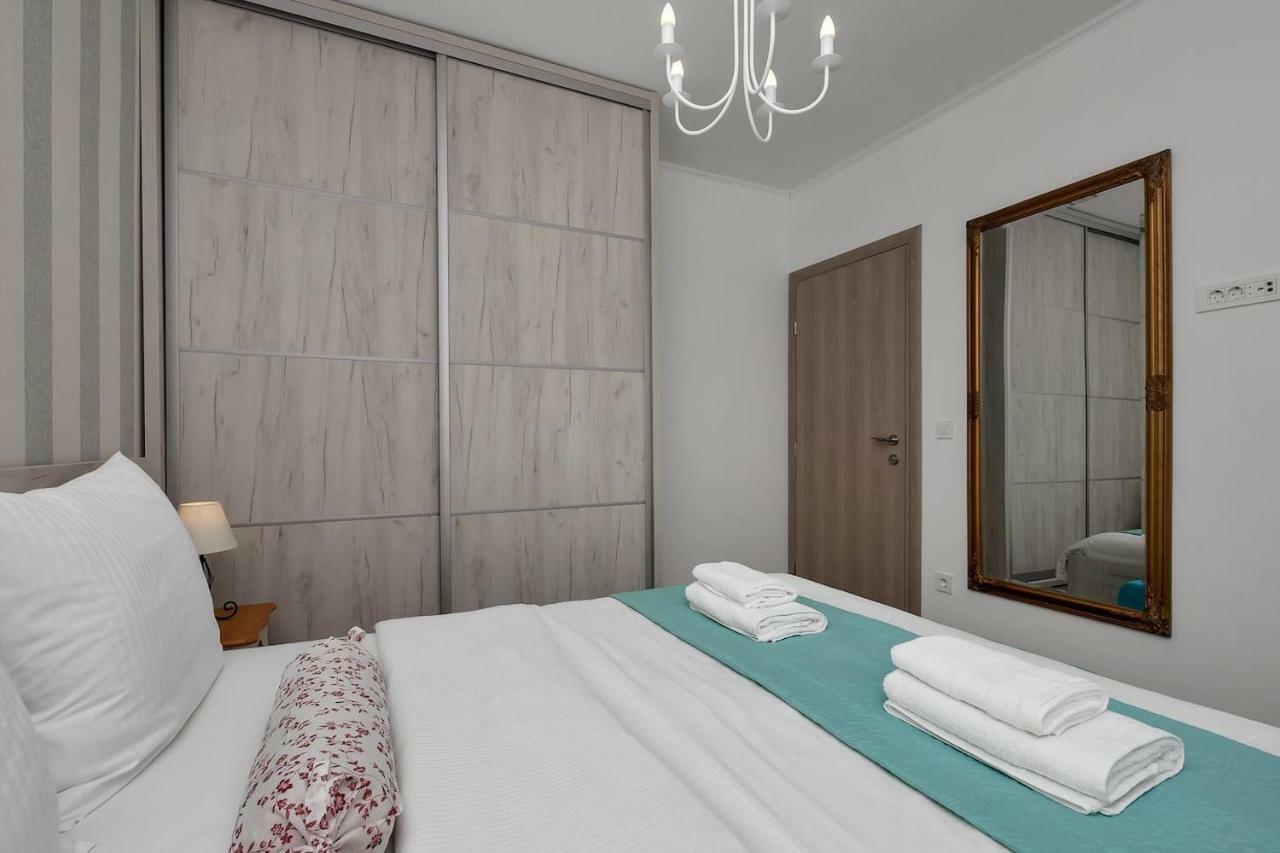 Charming Apartment Tissa With Sea View Makarska Eksteriør billede