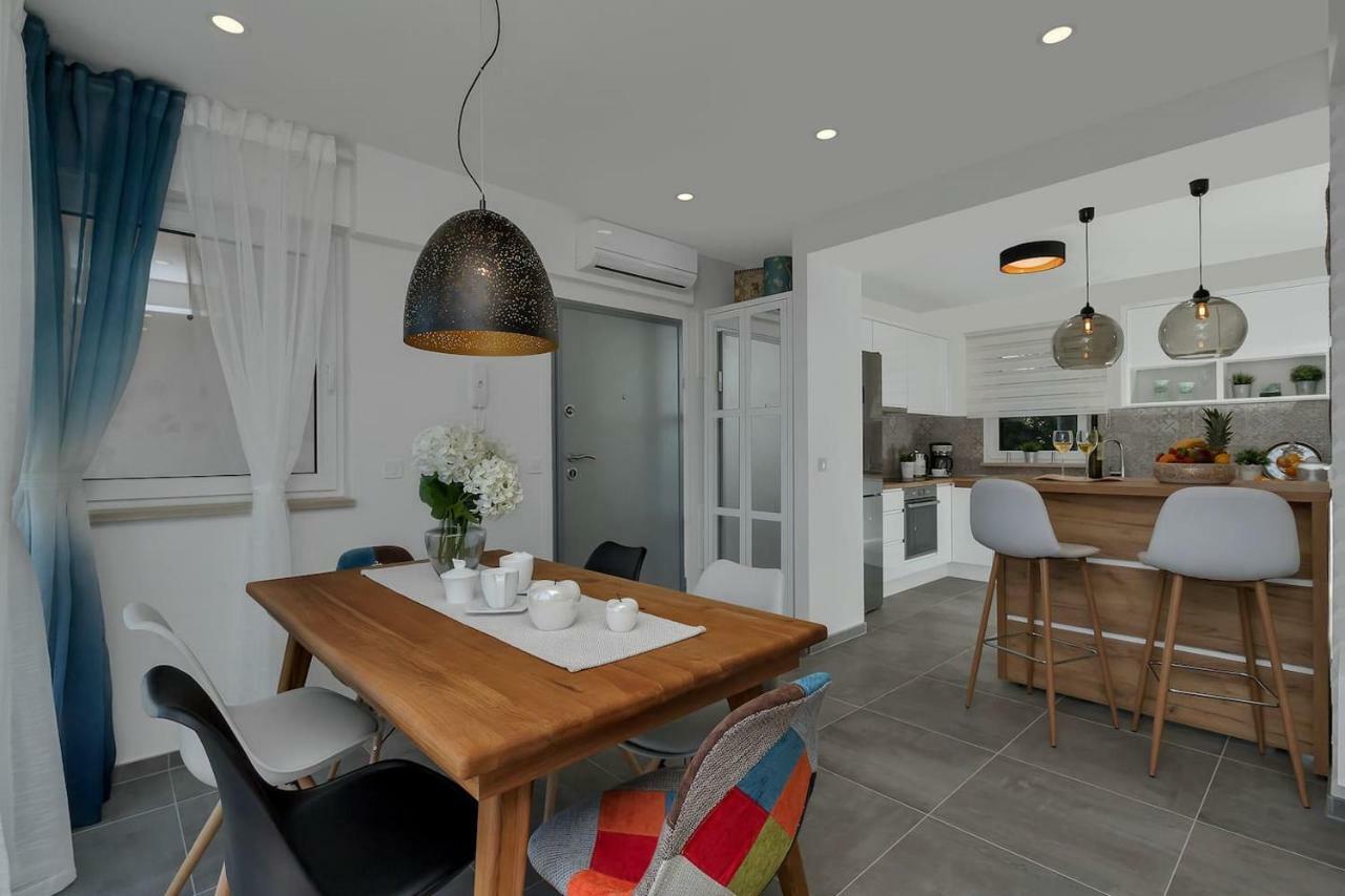 Charming Apartment Tissa With Sea View Makarska Eksteriør billede