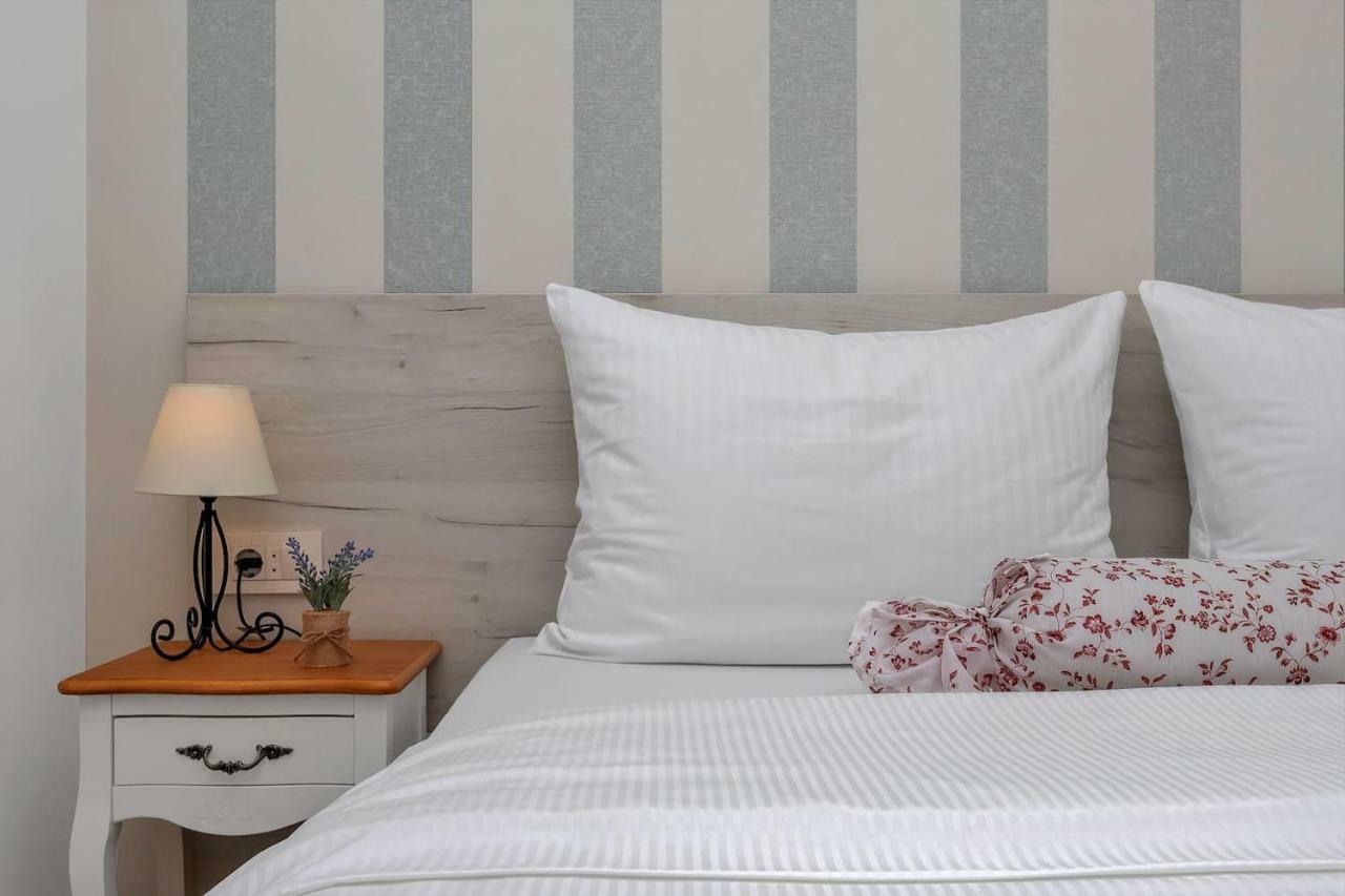 Charming Apartment Tissa With Sea View Makarska Eksteriør billede