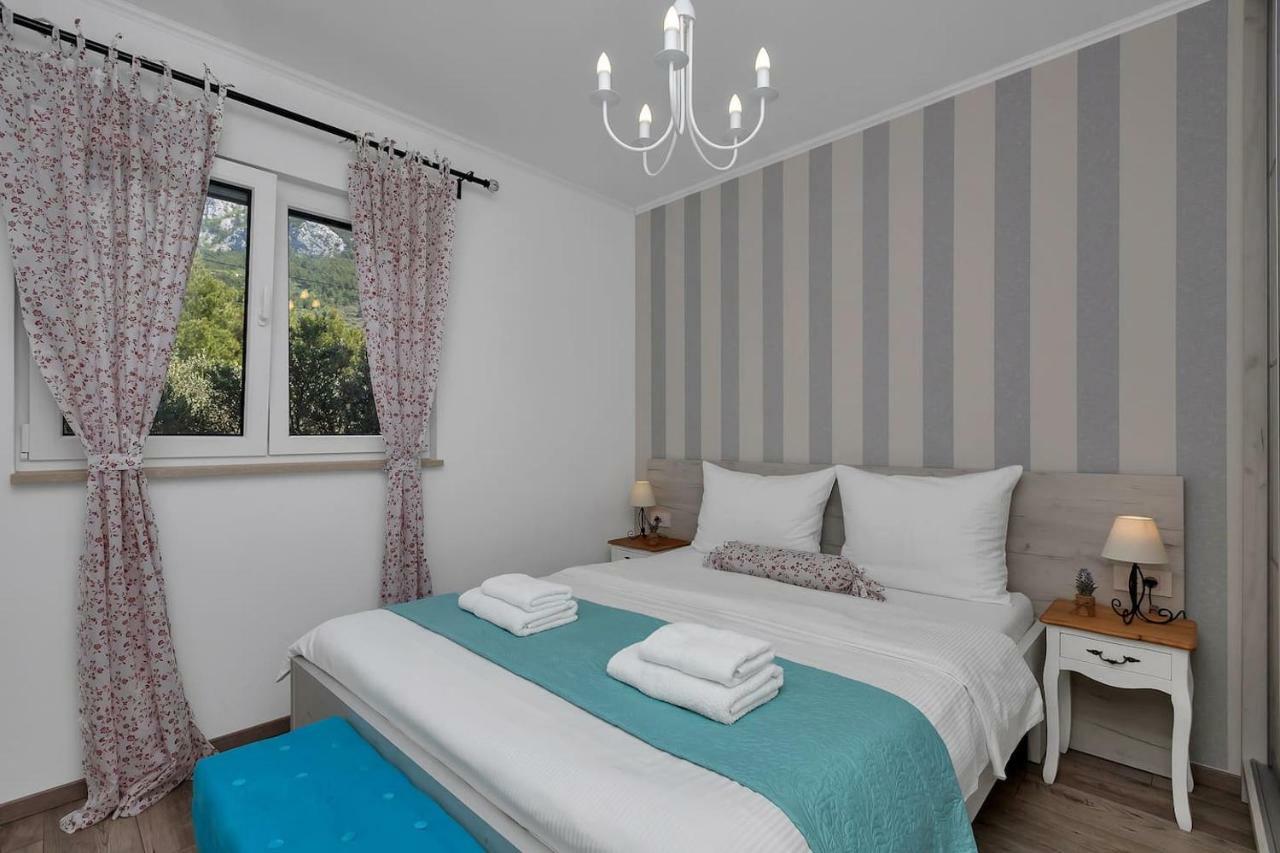 Charming Apartment Tissa With Sea View Makarska Eksteriør billede